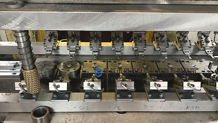 連續模內沖壓機械手 連續模內沖壓機械手