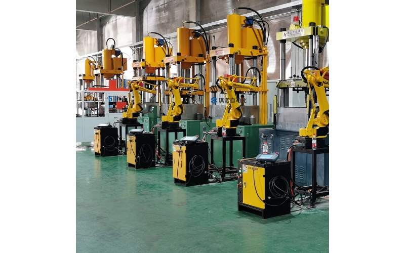 你還在認為上沖壓機械手只為省人工嗎？